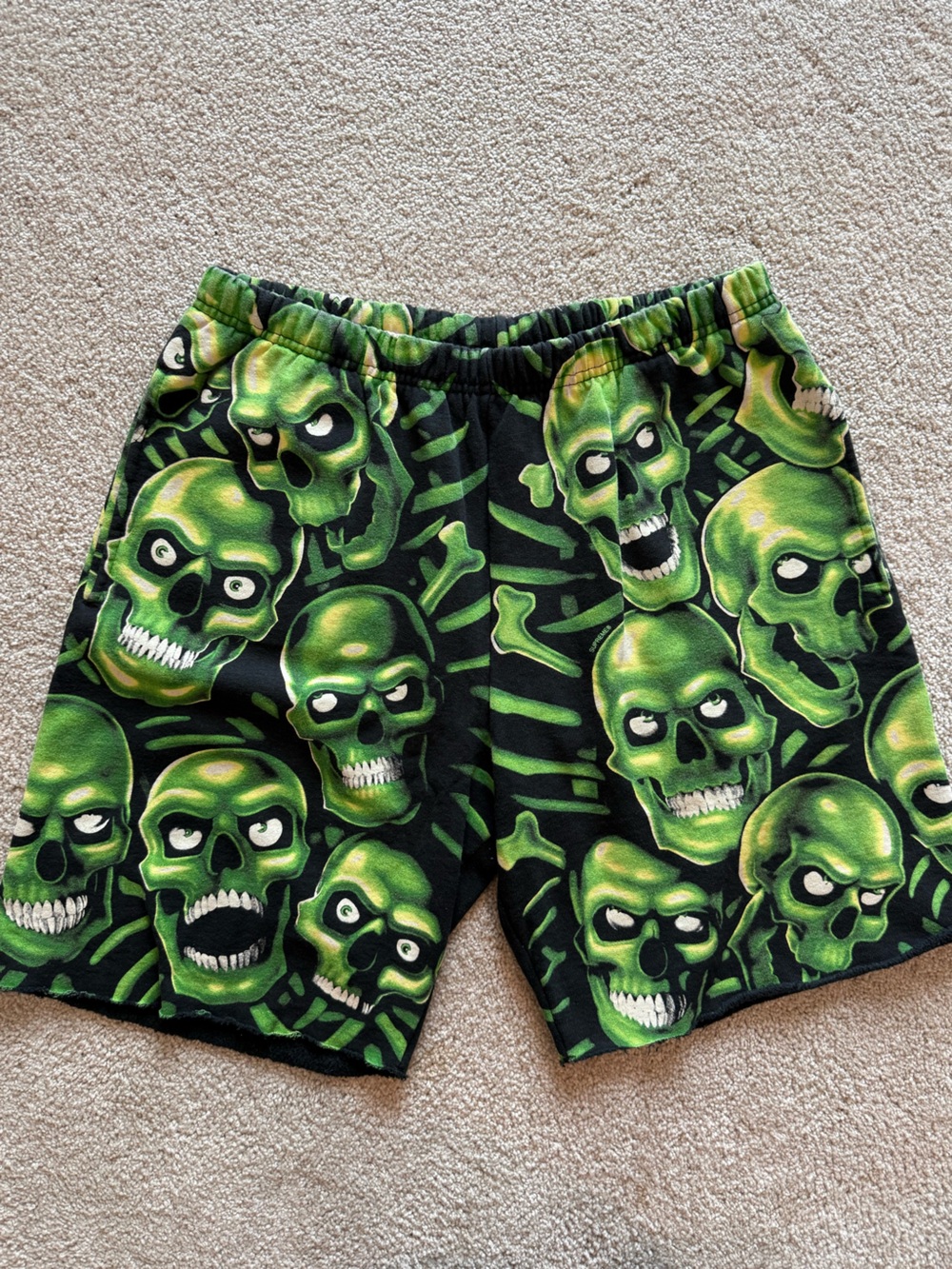 Supreme Green and Black Skull Print Men’s Shorts - Picture 2 of 4